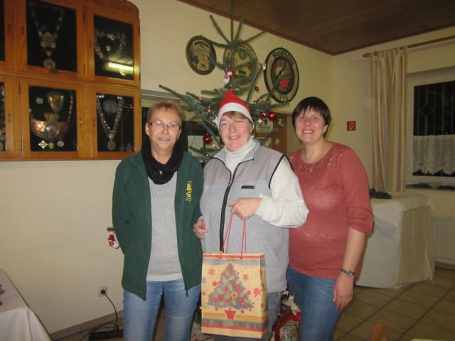 v.l. Renate Rusche, Siegerin Anke Strothmann und Margot Drechsler 